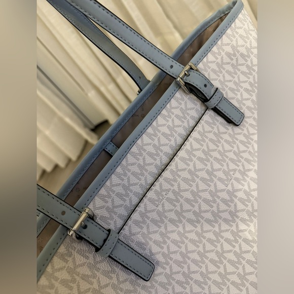 Michael Kors Handbag - Picture 4 of 6